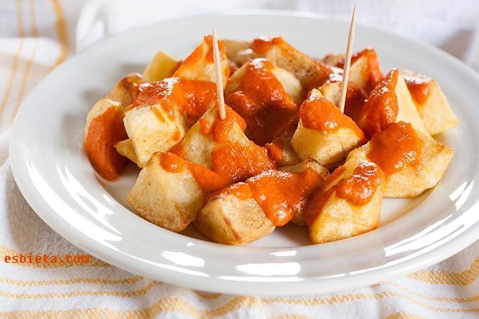 listas para comer las patatas bravas