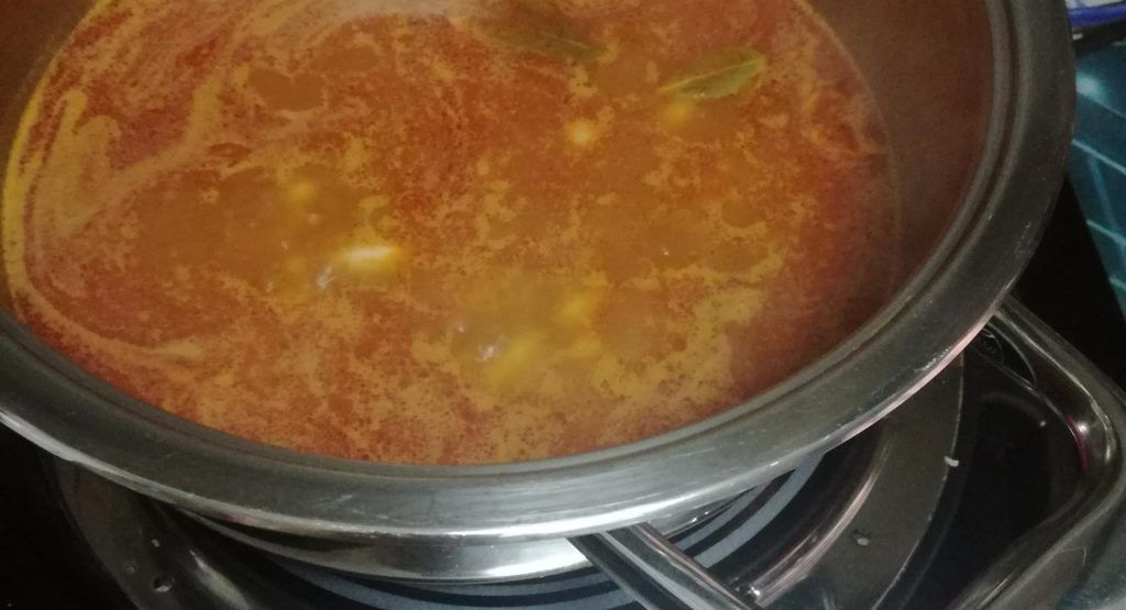 olla cociendo judias