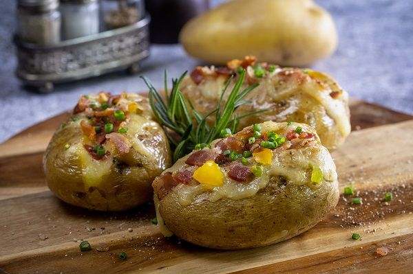 Patatas asadas rellenas