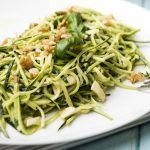 Espaguetis de calabacín al pesto