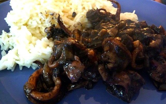 Calamares en su tinta acompañados de arroz