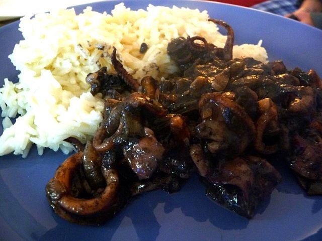 Calamares en su tinta acompañados de arroz