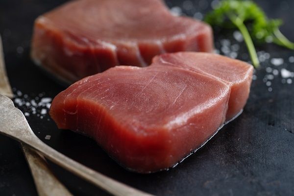 Filete de atún crudo