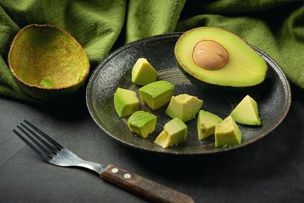 Aguacate cortado en cubos