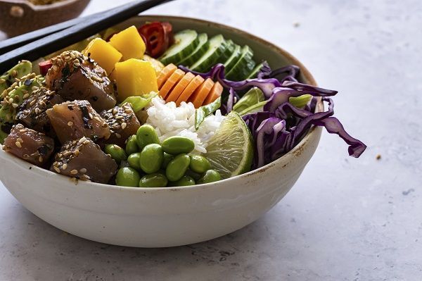 Poke bowl hawaiano