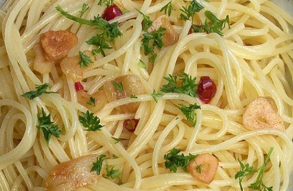 Espaguetis aglio