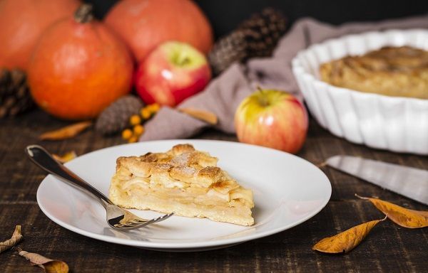 Porción de tarta de manzana receta americana