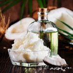 Mantequilla de coco en recipiente de cristal