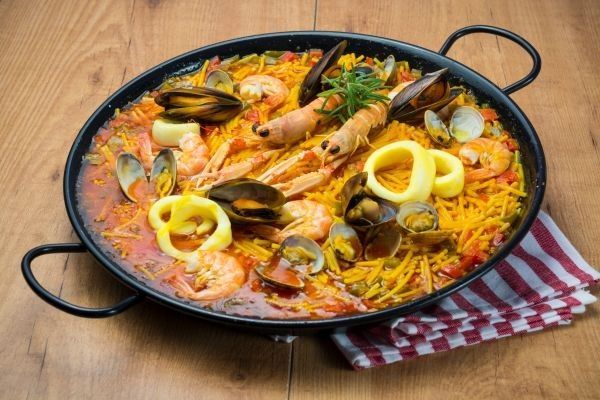 Fideuá de marisco y pescado
