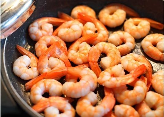 Gambas salteadas en la sartén