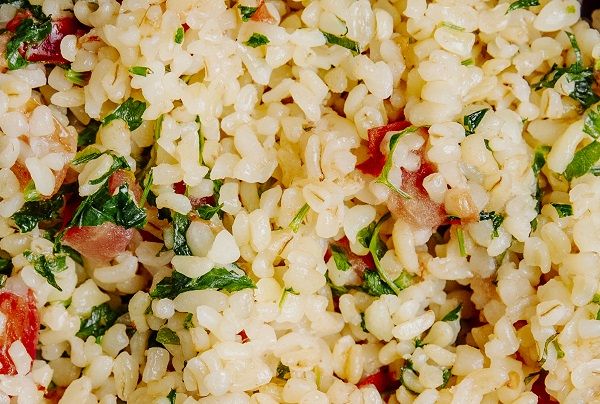 Bulgurs mezclados con tomate y perejil