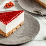 Tarta de queso Philadelphia presentada en bonito plato gris