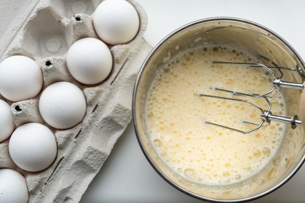 Huevos y leche batida