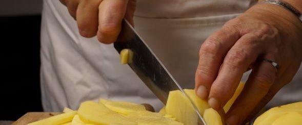 Cortamos las patatas