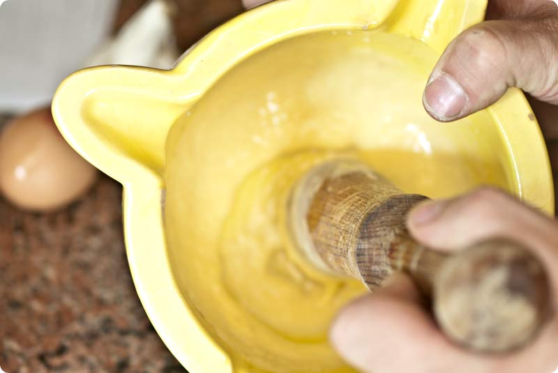 Allioli-en-mortero-receta-tradicional-Portada