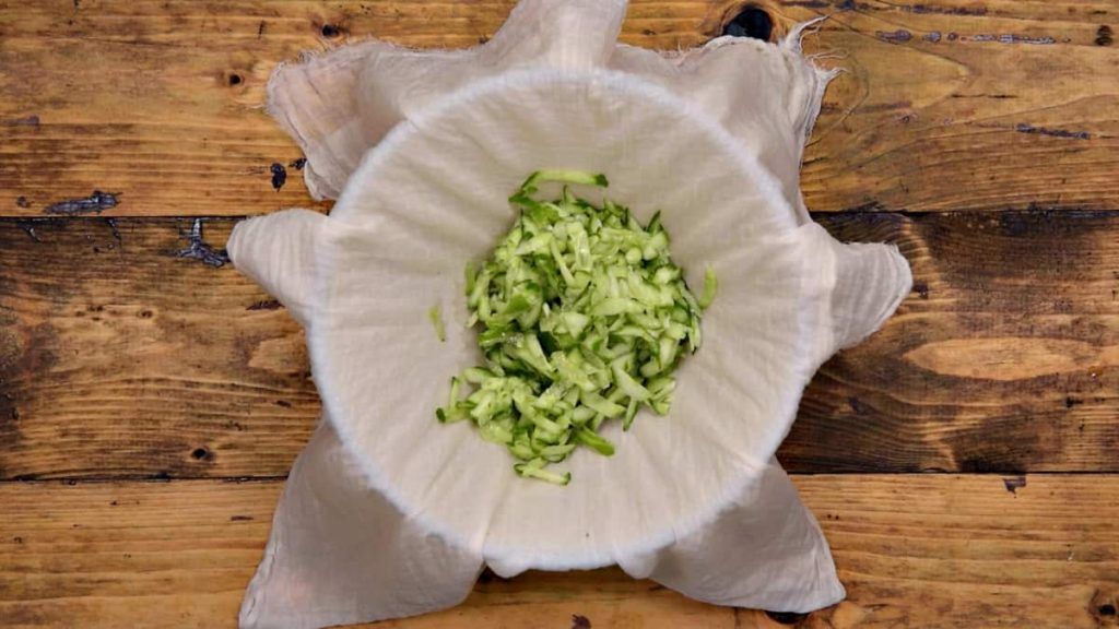 Tzatziki-Sauce-Recipe-Step-by-Step-3