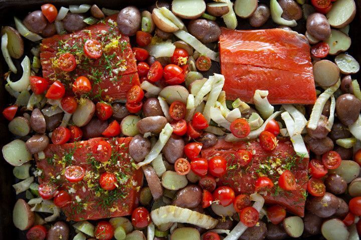 Roasted-Salmon-with-Fennel-Tomatoes-and-Potatoes-Vegetables-and-Fish-in-pan