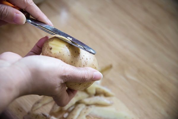 Pelar las patatas