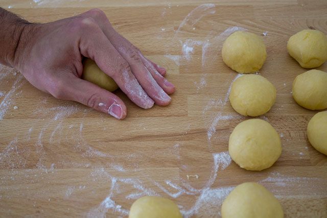 Recipe-Brioche-portioning03