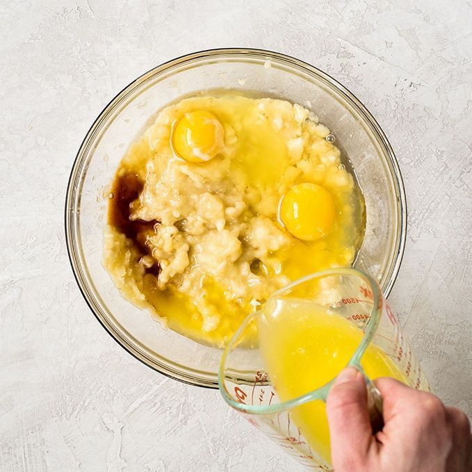 how-to-make-the-best-easy-banana-bread-recipe-mix-wet-ingredients
