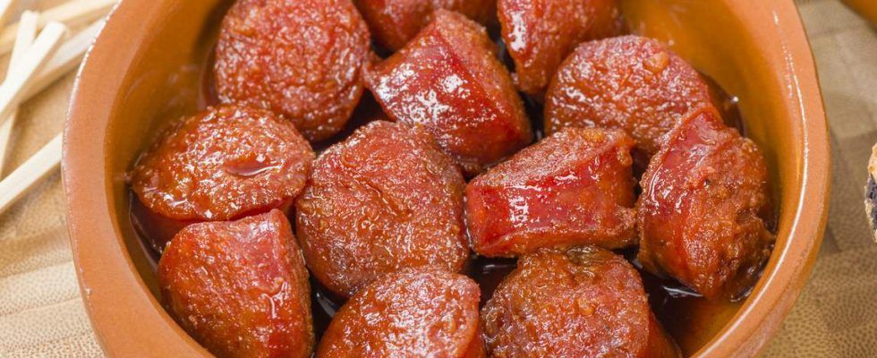 Chorizos a la sidra