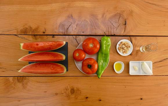 CTIS0519-receta-gazpacho-sandia-tomate-ingredientes_desktop_step