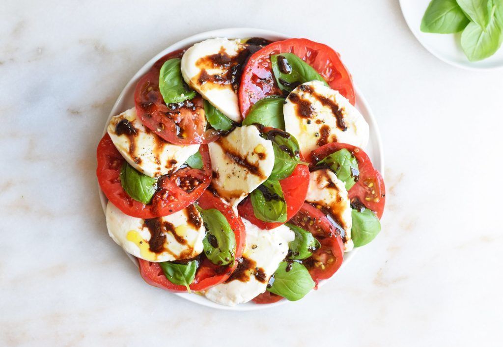 caprese-salad-tomato-salad-2217097-09-5a0bcf67193244f589c7aba300d3f1d1