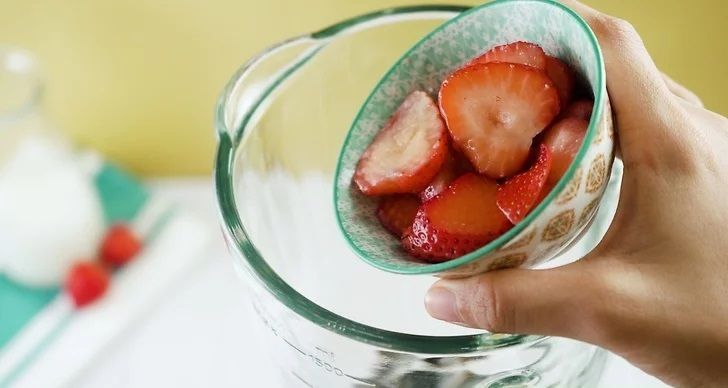 aid55715-v4-728px-Make-a-Strawberry-Smoothie-Step-15-Version-7