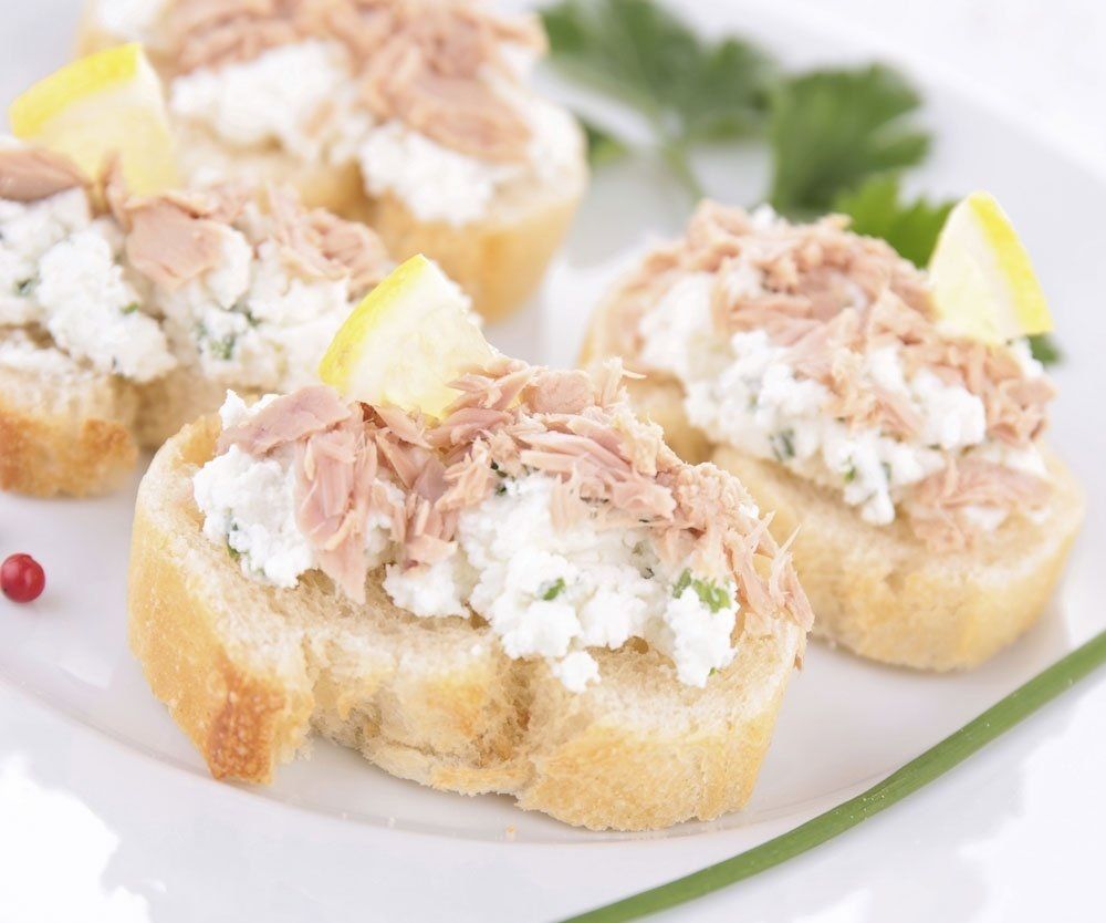 39441-canape-de-atun-con-queso-aperitivos-rapidos-y-sencillos
