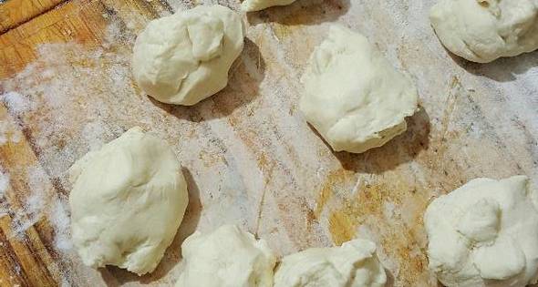 foto-del-paso-9-de-la-receta-pletzalej-pancitos-judios-de-cebolla