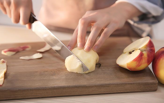 Cutting-apples
