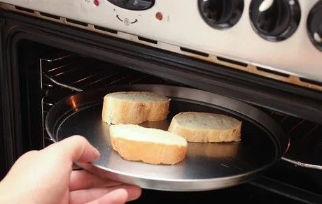 v4-460px-Toast-Bread-Without-a-Toaster-Step-9