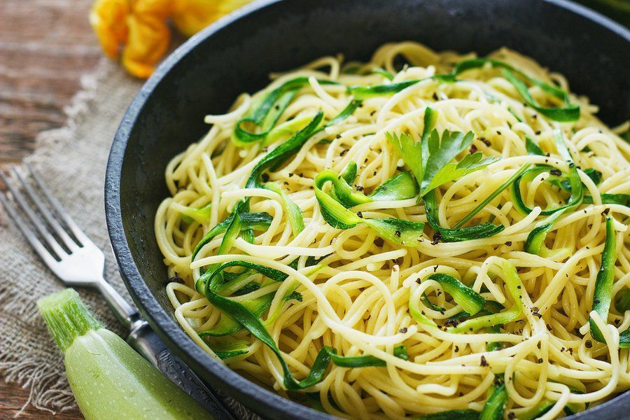 Garlicky-Spaghetti-with-Spiralized-Zucchini2