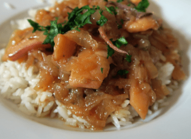 Calamares encebollados con arroz