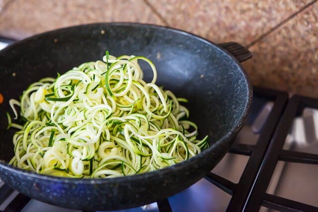 spiralized-zucchini-noodles-japchae-korean-recipe-5066