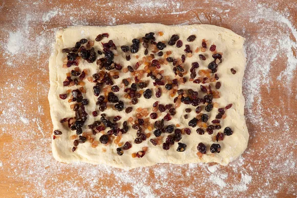 panettone-italian-christmas-cake-from-milan-4052603-Make-Step-02-2d777a3d26584416935e994687d58ca7