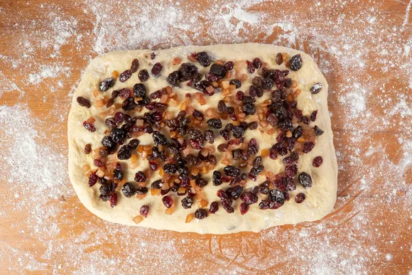 panettone-italian-christmas-cake-from-milan-4052603-Make-Step-03-53dad6c4aa544a7ea800b04a4f65d1bf
