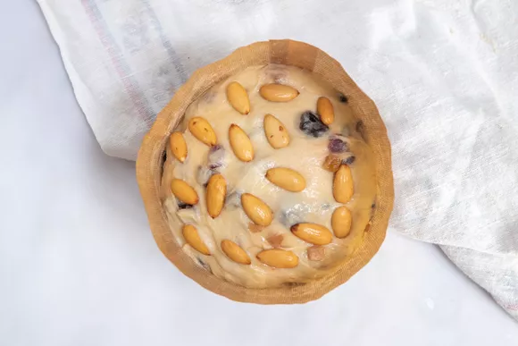 panettone-italian-christmas-cake-from-milan-4052603-Make-Step-06-6184c4ed3ee04f819c10a07c6420aacb