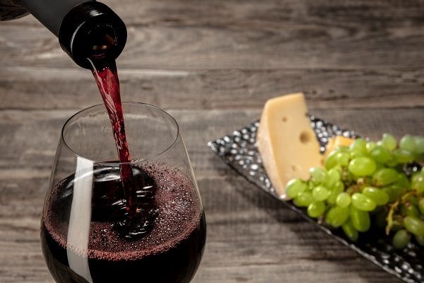 ¿Cuáles son los beneficios del vino tinto?