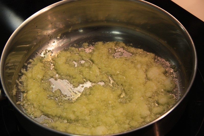 Sofrito de cebolla y ajo