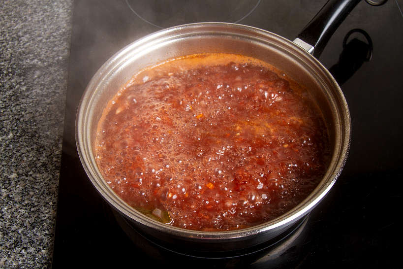 FrancesinhaSauceCooking_AuthenticFoodQuest