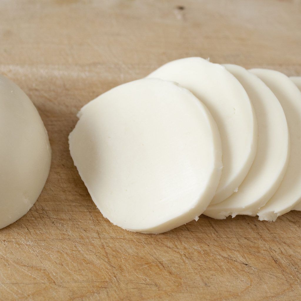 fresh-mozzarella-slices-154947518-582dd1b55f9b58d5b172bbc3