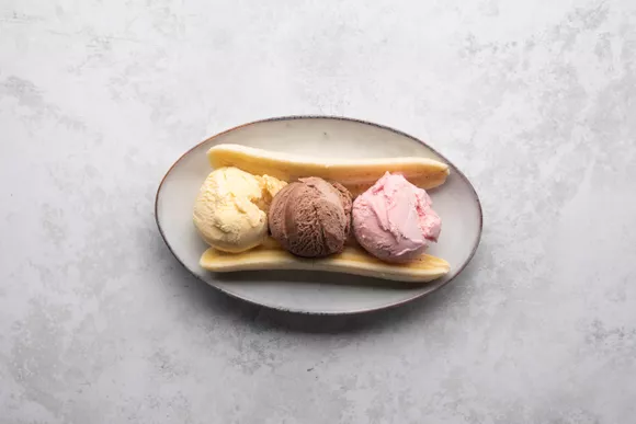 perfect-banana-split-recipe-305712-step-03-4bb0ad42f23941fcae9f796edf3f3bae