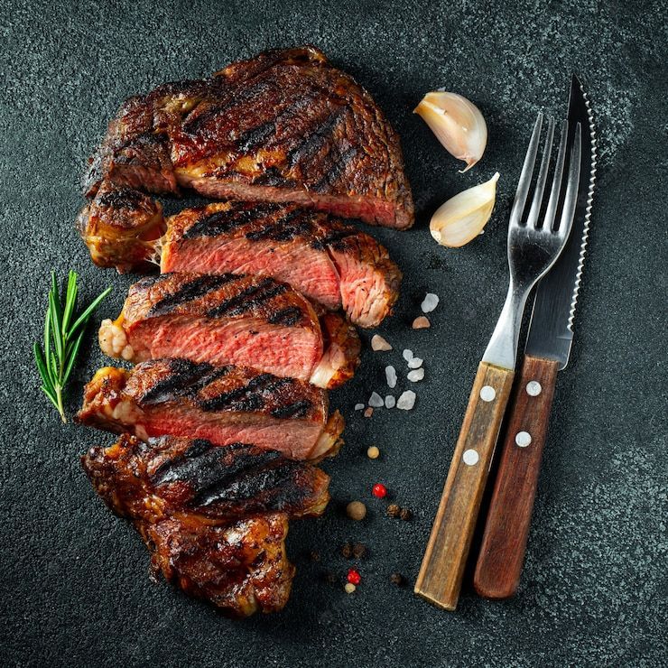 chuleton-buey-plancha-pimienta-ajo_79782-2277