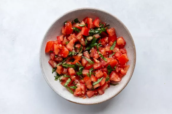fresh-tomato-and-basil-bruschetta-2238401_step_02-3ec272e5d51940748e6b9c522b0d2605