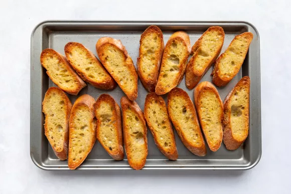 fresh-tomato-and-basil-bruschetta-2238401_step_04-7fd49920dcd344ebb4e1c95056a15e3a