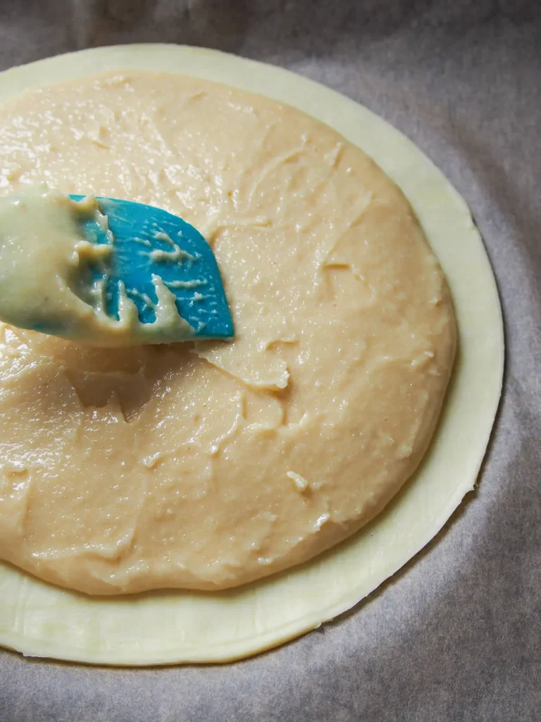 add-filling-galette-des-bois-king-cake.