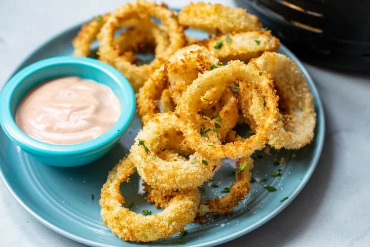 Simply-Recipes-Air-Fryer-Onion-Rings-LEAD-4-db00f8b94db848f9b502f7d24f06935f