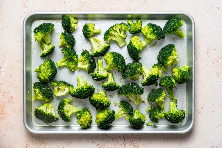 Simply-Recipes-Roasted-Broccoli-METHOD-3-5b95d52f8101440eb117b2bd564f0d88