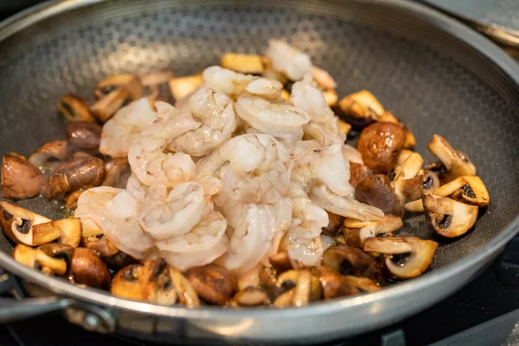 Simply-Recipes-Shrimp-Mushroom-Stir-Fry-METHOD-02-14a7c12cbbc84f8b8c9a354818c20b43